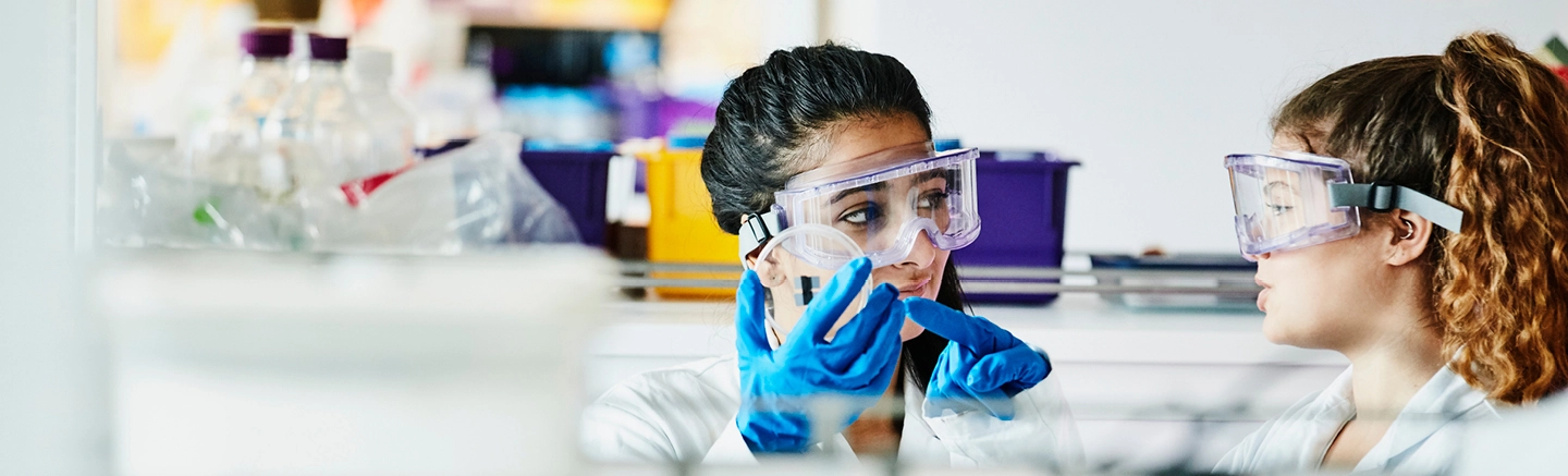 Women working in a laboratory